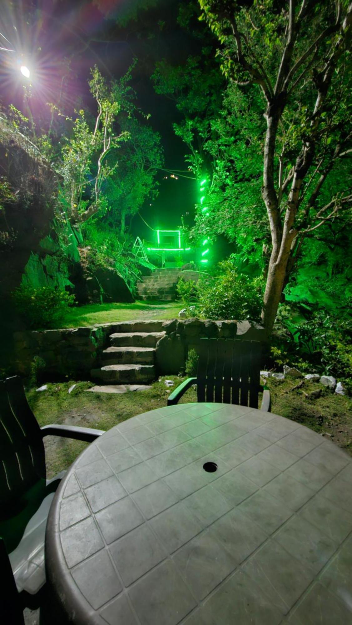 On The Rocks Otel Kasauli Dış mekan fotoğraf