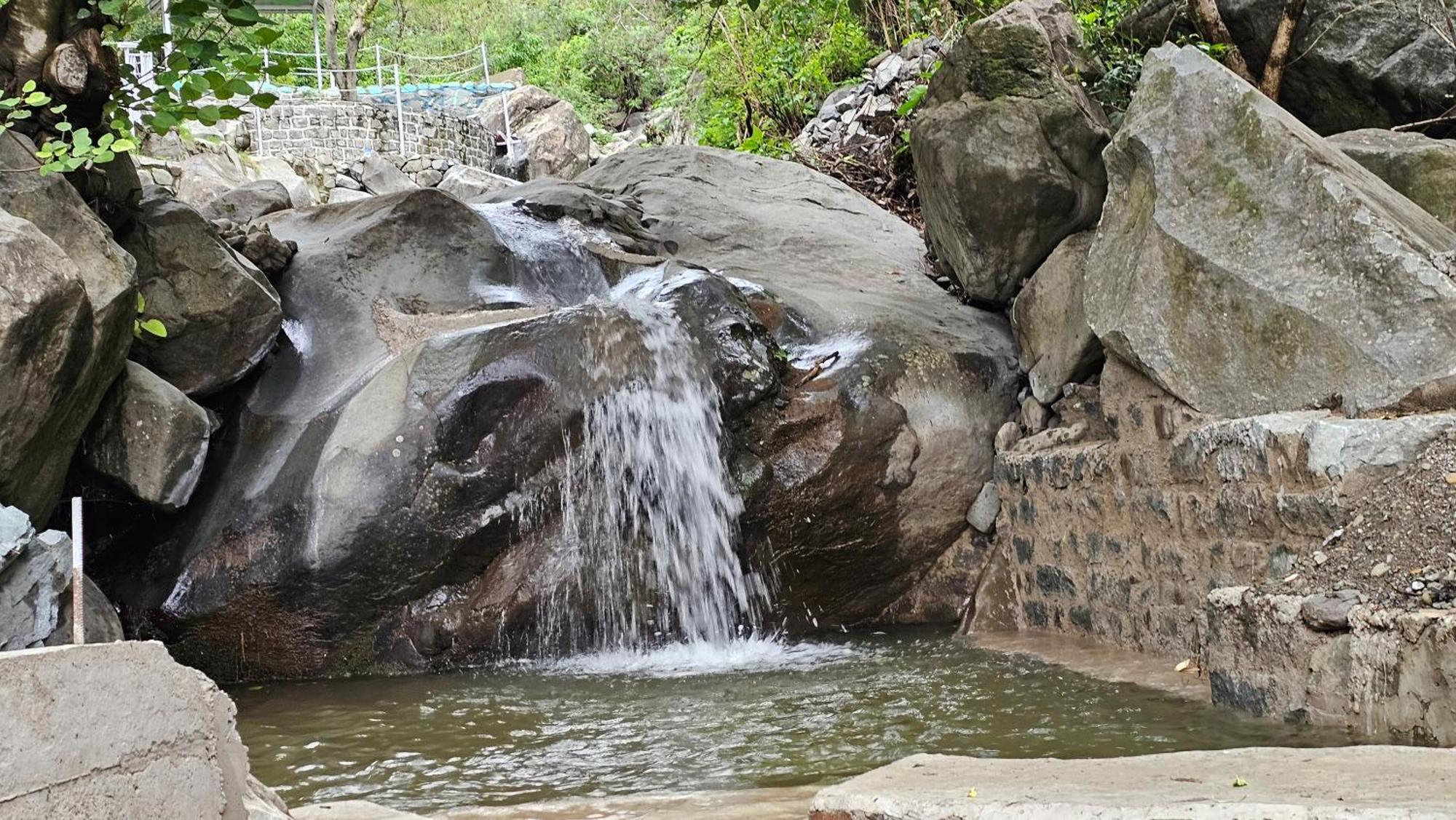 On The Rocks Otel Kasauli Dış mekan fotoğraf