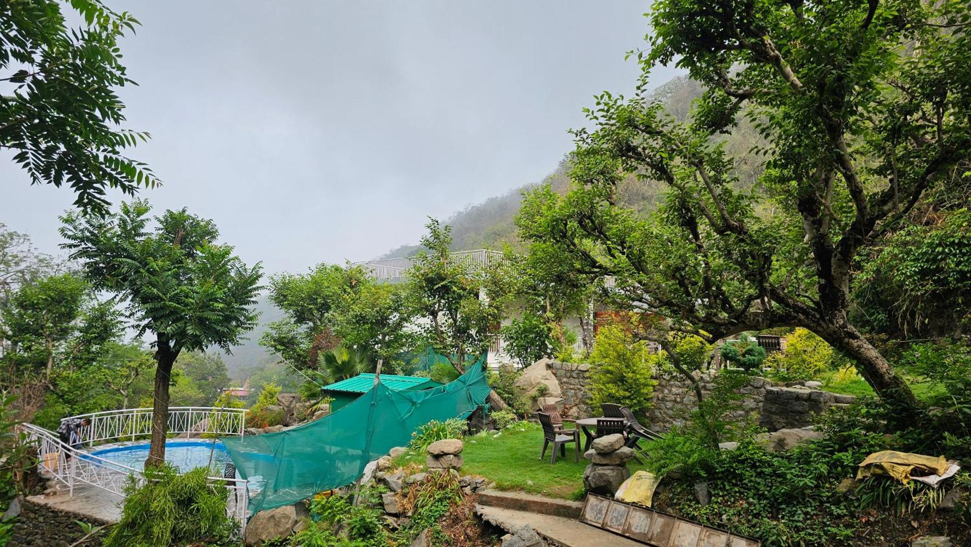 On The Rocks Otel Kasauli Dış mekan fotoğraf