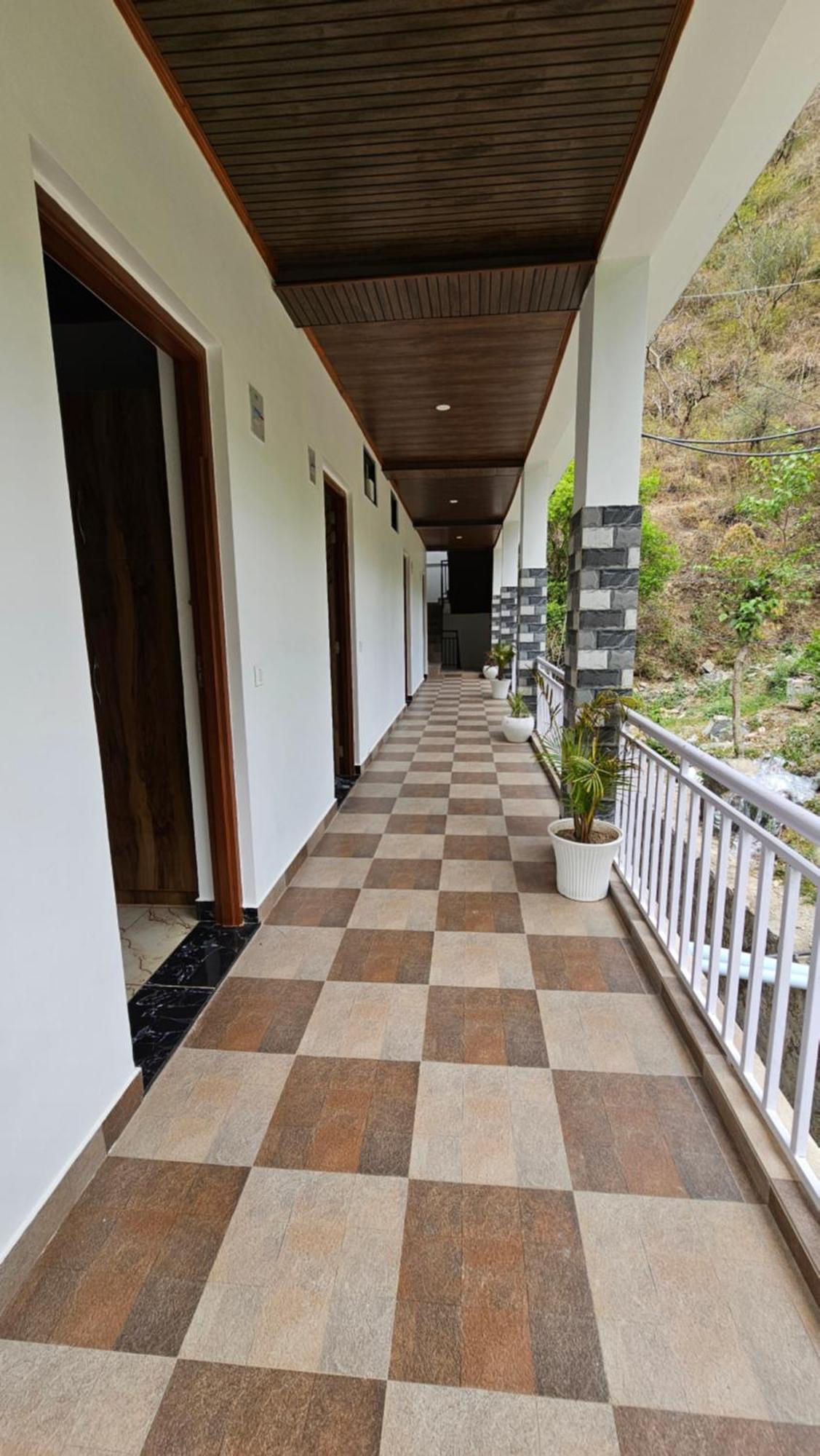 On The Rocks Otel Kasauli Dış mekan fotoğraf